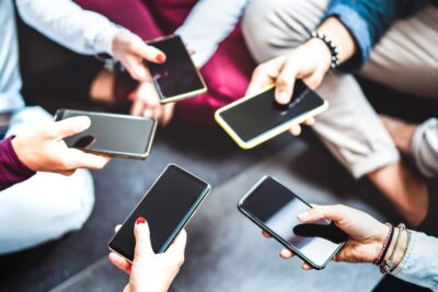 Tecnología al alcance. Celulares de gama baja que brillan en 2024