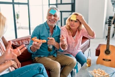 Juegos cooperativos para jugar en casa cuando se juntan amigos
