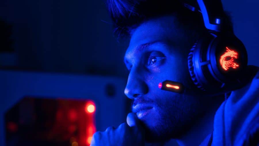 gamer competitivo auriculares gaming 1 Gamer competitivo con auriculares gaming