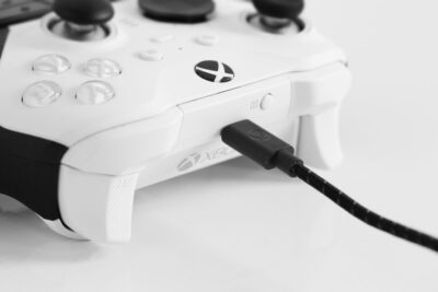 Cómo mover datos entre discos de Xbox sin perder partidas ni dañar la consola