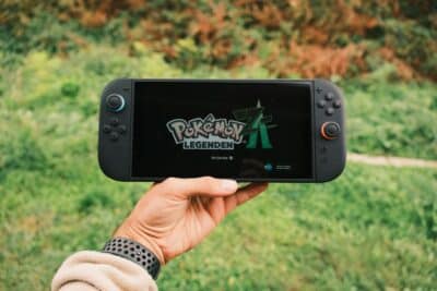 Videojuego físico vs digital: qué cambia en calidad, espacio y reventa en tu consola